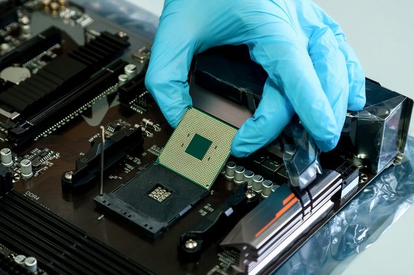 Comment configurer un serveur de stockage en réseau pour une gestion collaborative de fichiers?